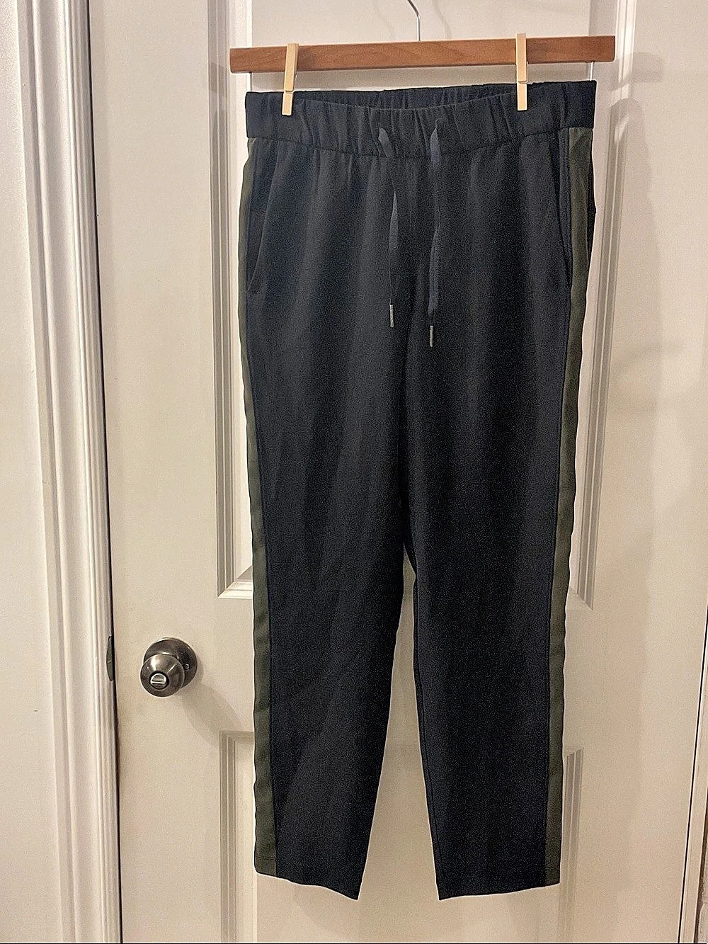 lululemon On the Fly Pant Woven *Track Stripe Black Ankle Pants Size 4